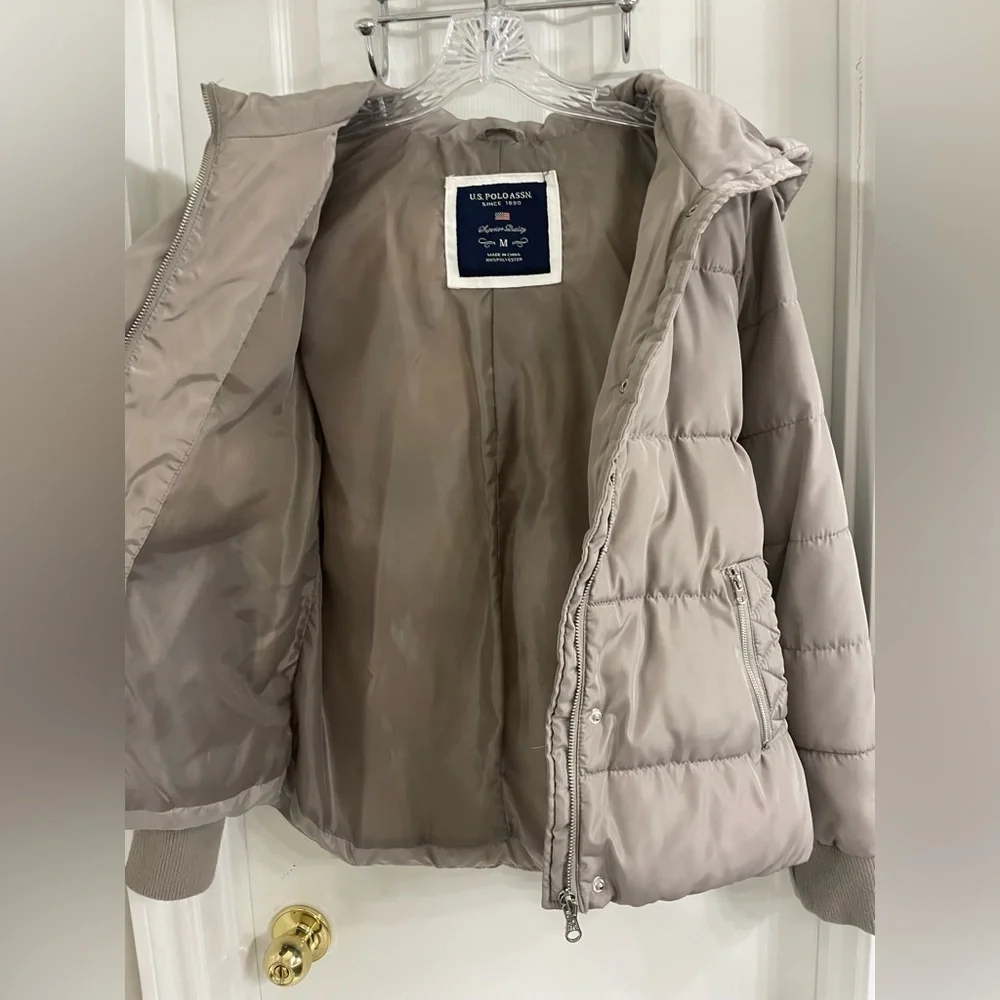 U.S. Polo Assn. Hooded Puffer Jacket Size Medium - Picture 2 of 11